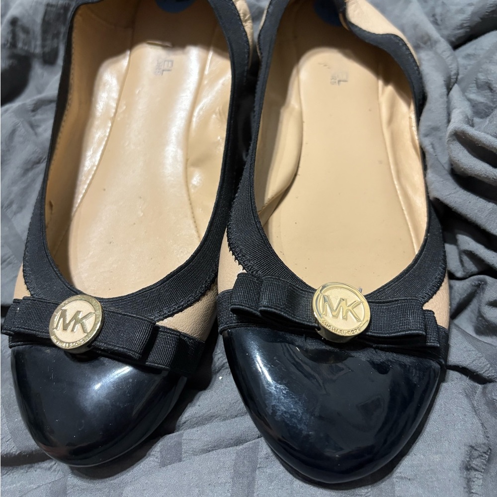 Michael Kors Black and Tan Women's Flats